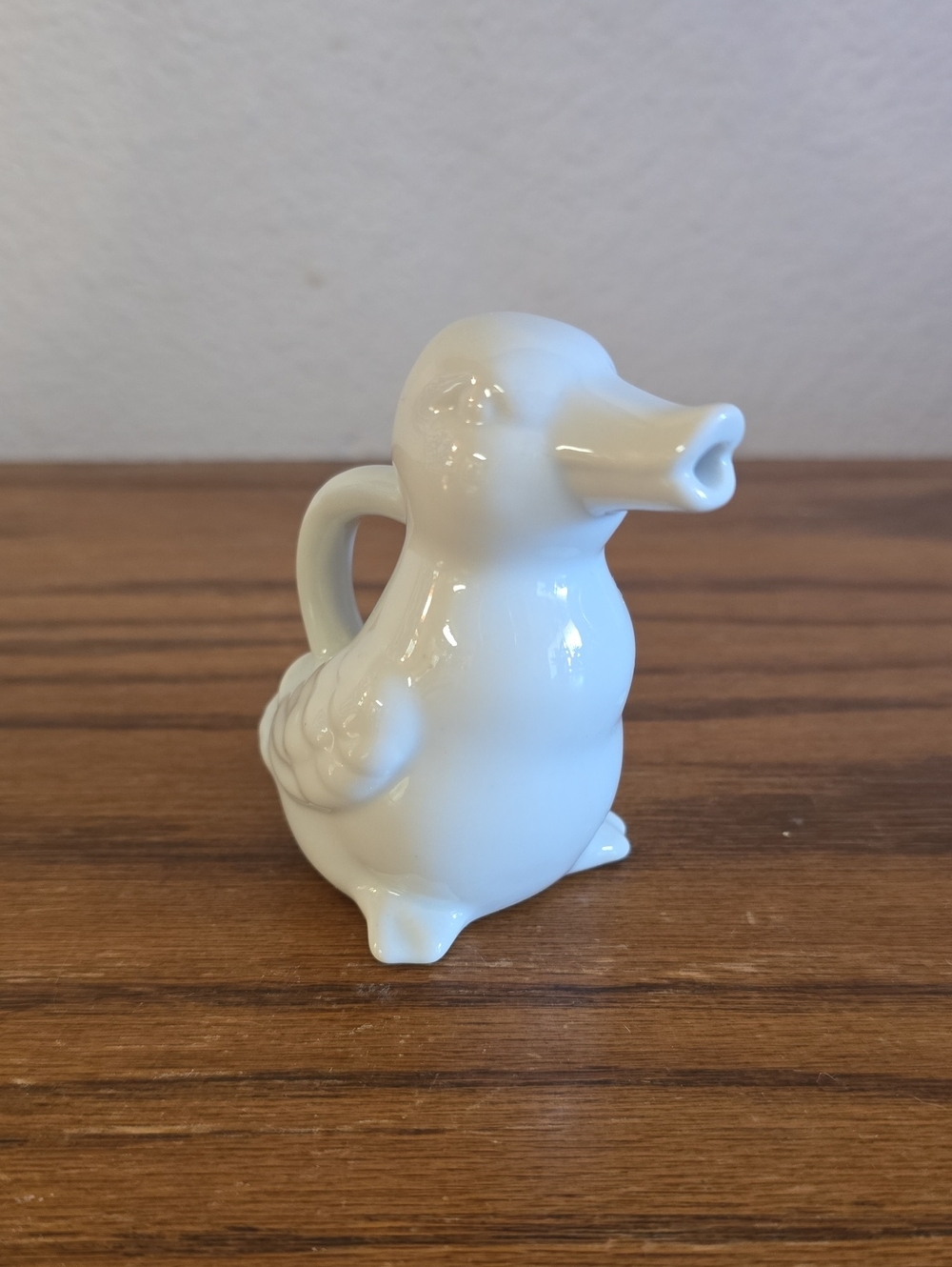 2008 Victoria Figural Creamer by Two's Company Tote 13